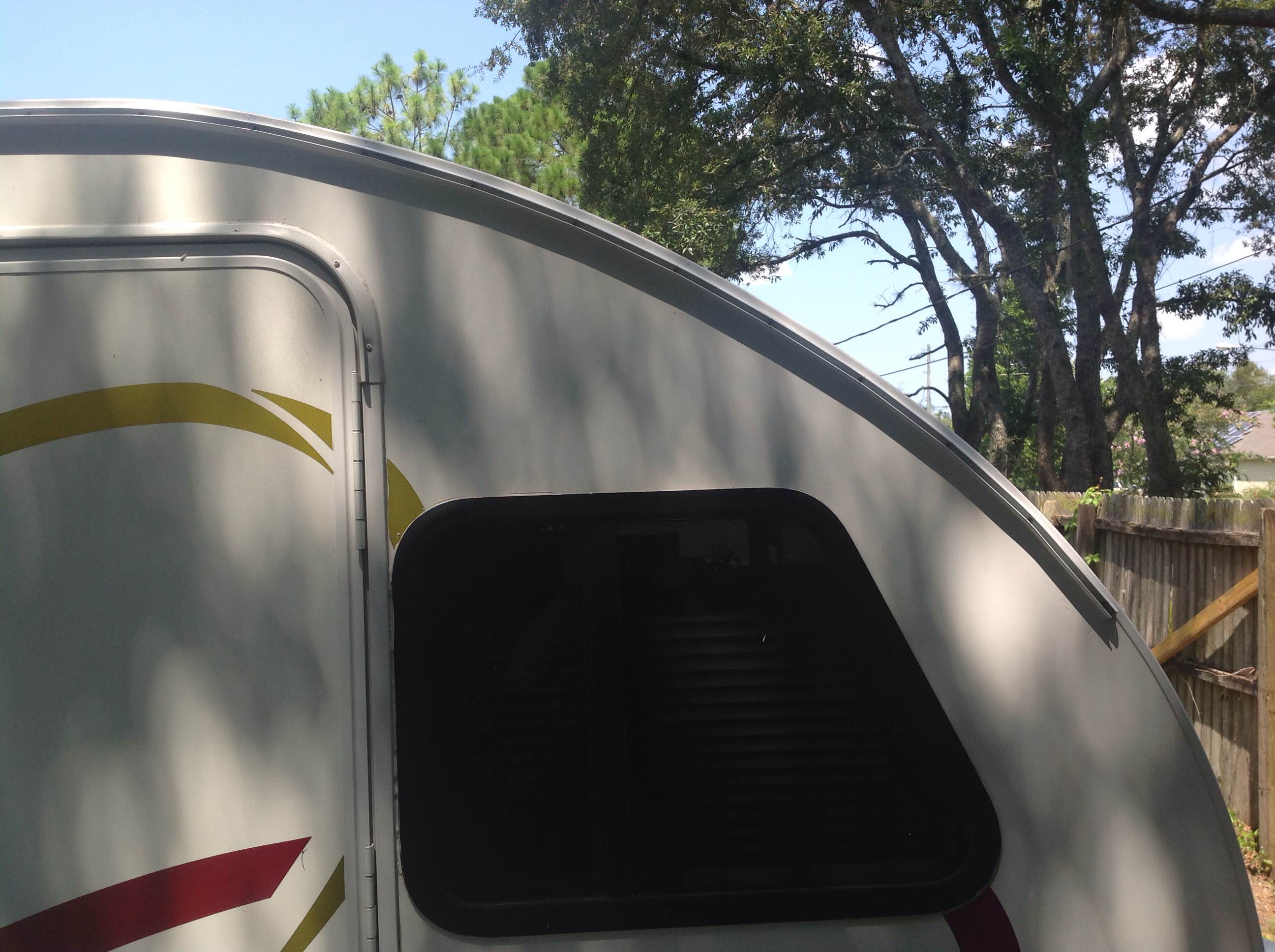 Bent keder at front of pod